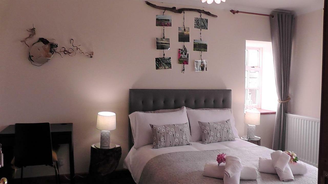 Wagtail Lodge Dinnet Bagian luar foto