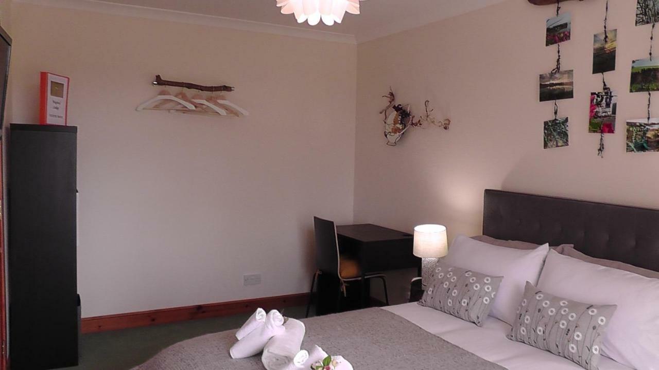 Wagtail Lodge Dinnet Bagian luar foto