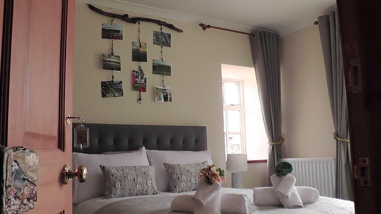 Wagtail Lodge Dinnet Bagian luar foto